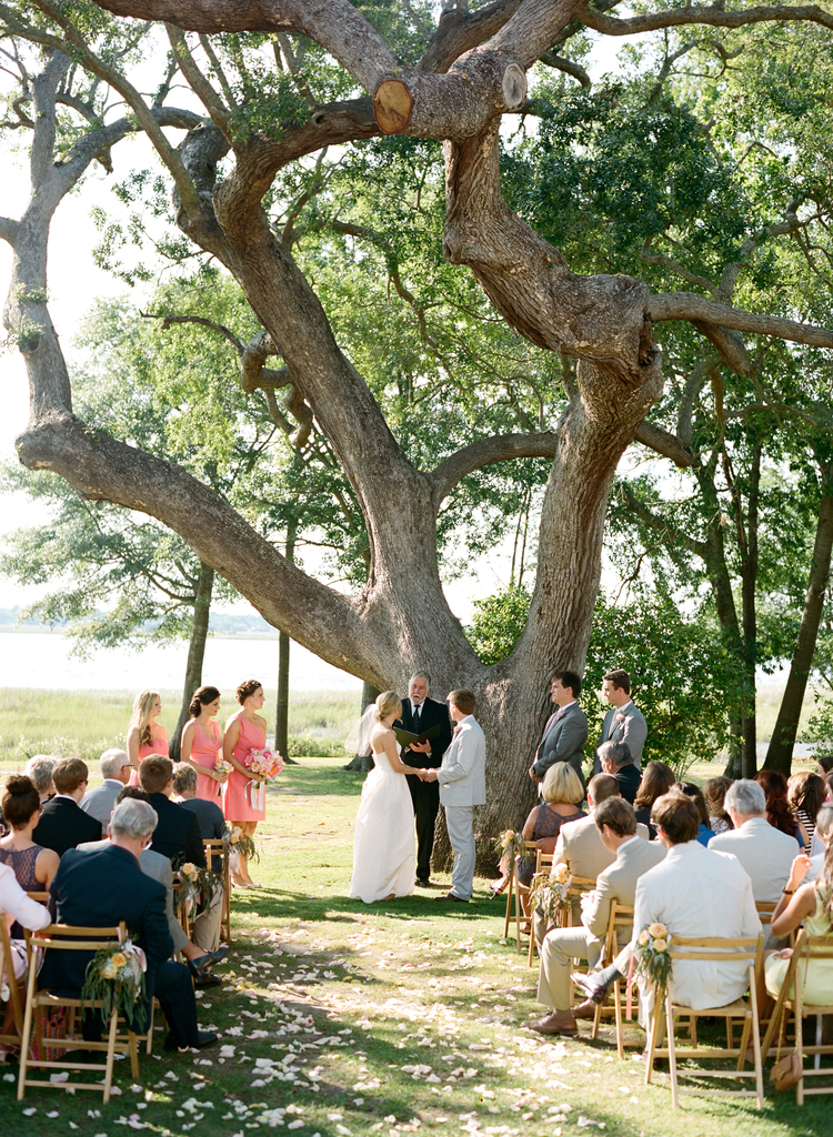 Uneven groomsmen and sales bridesmaids