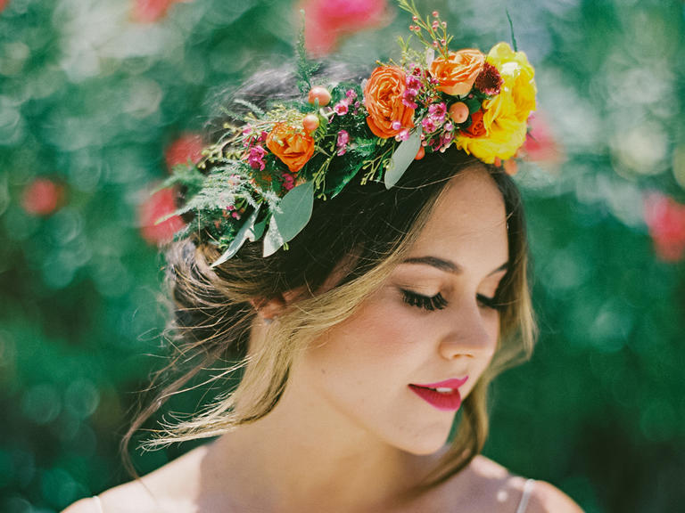 Flower Crown DIY - 4 Easy Steps to a Beautiful Flower Crown - Chic Vintage  Brides : Chic Vintage Brides